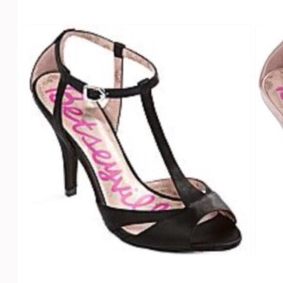 Betseyville Betsey Johnson Black Coated Fabric T-Strap Heel‎ Sandals Size 8 - Picture 1 of 11